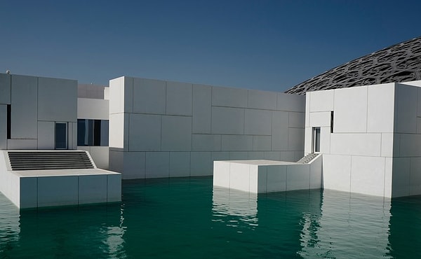 4. Конец строительства запланирован на март этого года, так что совсем скоро все любители "великого", находясь в Абу-Даби, смогут поглазеть на шедевры искусства, даже не выходя из своего автомобиля!