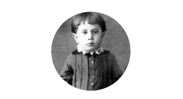 3. У кого из Толстых такой серьёзный взгляд?