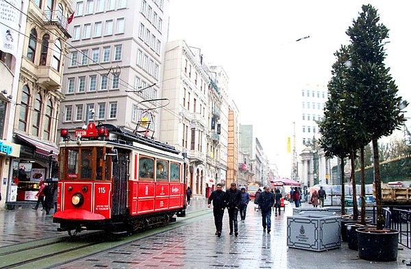 İlk olarak Taksim Meydanı’na saksı içerisinde sekiz manolya ağacı yerleştirildi. Galatasaray Meydanı’na beş, Ağa Camii önüne ise altı ağaç konuldu. İlerleyen günlerde başka ağaçların da getirileceği öğrenildi.