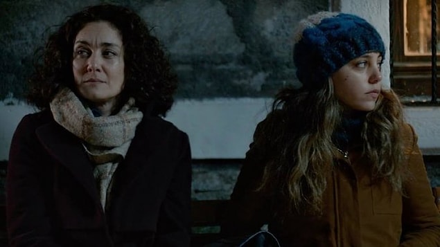 12. 11'e 10 Kala, Gözetleme Kulesi gibi iyi filmleriyle bilinene Pelin Esmer'in son filmi İşe Yarar Bir Şey de iyi övgüler aldı bu yıl. Sima da bu filmi beğenip önerenler arasında.