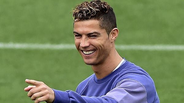 1. Cristiano Ronaldo'nun saçları sence güzel mi?