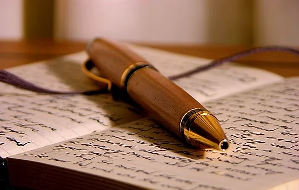 8. Этот известный советский поэт был номинирован на Нобелевскую премию, женат 4 раза и долгое время жил в США. Он также открыл галерею, где выставил оригинальные полотна Марка Шагала и Пабло Пикассо. Кто он?