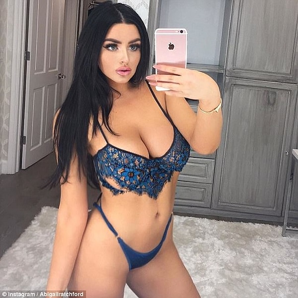 3. "Я подумала, что в жизни должно быть что-то большее, чем эта постоянная гонка хомяка в колесе, в которой я находилась", - сказала она в интервью одной газете.