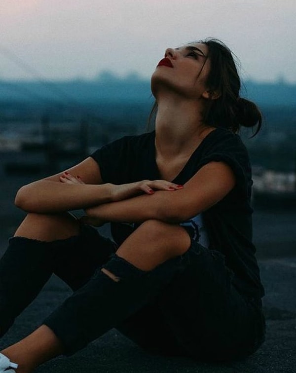 9. Он настаивает на том, чтобы вы похудели или изменили что-то в своей внешности