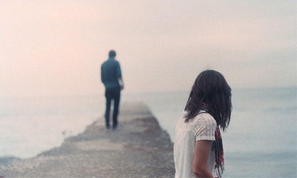 1. Он говорит, что вы не даете ему свободного пространства и проводит с вами все меньше и меньше времени