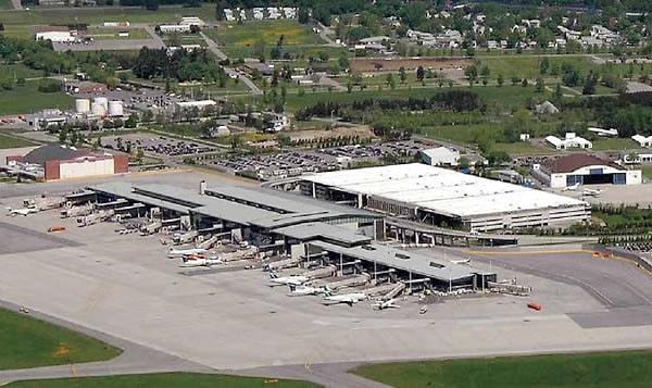 7. 1959’da, Ottawa Uluslararası Havalimanı açılış seronomisi esnasında uçurulan bir jet uçağı, terminalin yakınından süpersonik geçiş yapınca havalimanındaki neredeyse tüm camların patlamasına sebep olmuş.