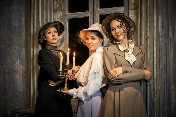 4. "Три сестры" написал, конечно же...