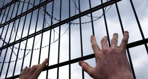 7. Кто из них был политическим заключенным?