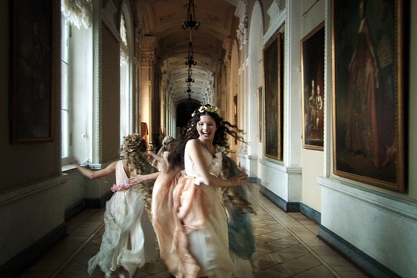 7. В 2001 году российский режиссёр Александра Сокуров снял в Эрмитаже фильм всего за один день. Что за фильм это был?