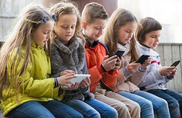 3. Fransa'da okullarda cep telefonu yasağı genişletiliyor.
