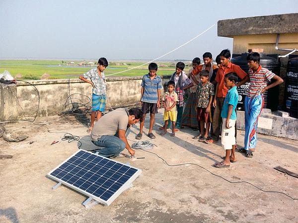 11. Bangladeş'te 5 milyon haneye güneş enerjisi ile elektrik ulaştırılacak.