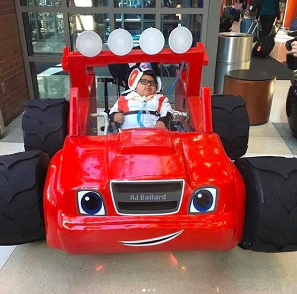 Каждая такая работа отнимает много сил, но и в то же время приносит удовольствие, ведь ею можно осчастливить еще одного ребенка.