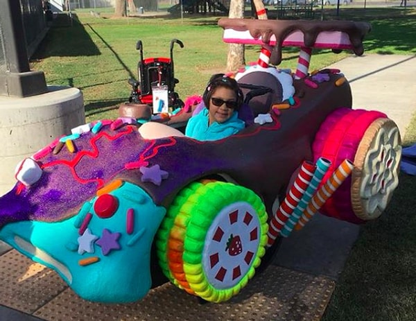 "Именно поэтому наши "костюмы" очень важны, ведь они не пугают окружающих"