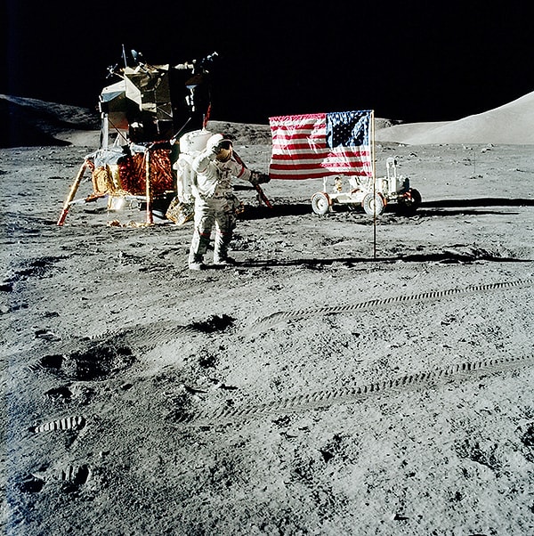 5. Сколько часов длилась самая долгая высадка человека на Луне?