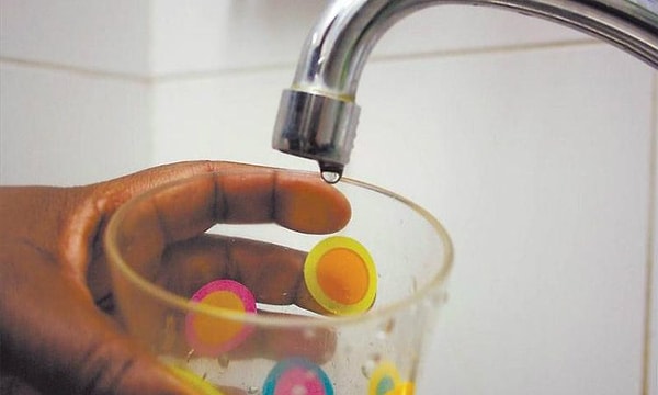 8. Если вы находитесь в ситуации, когда поблизости нет источника воды, старайтесь не есть пищу — это только усилит жажду.