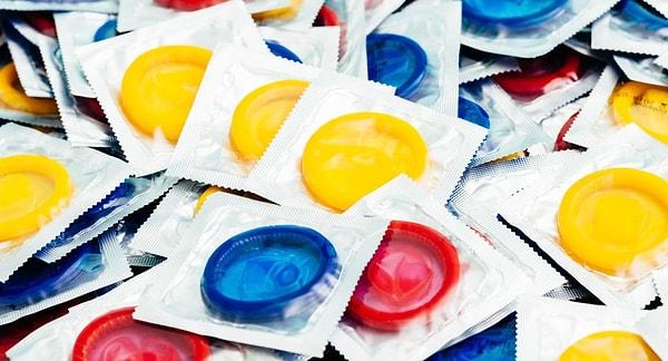 Zimbabve'de kondom kullanımı çok önemli çünkü ülkede alt Sahra bölgesinin en çok sayıda HIV oranı görülüyor. 2016 yılında HIV virüsü taşıyan kişi sayısı 1.3 milyondu.
