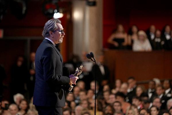Önceki gün gerçekleşen 90. Oscar ödül töreninde Gary Oldman, "Darkest Hour” (En Karanlık Saat) filmindeki rolüyle 'En iyi erkek oyuncu' Oscar'ının sahibi oldu.