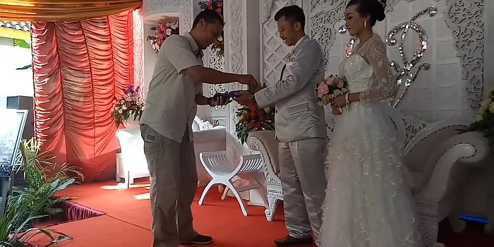 Düğünde Takı Niyetine Pos Makinesiyle Çekim Yapan Damat