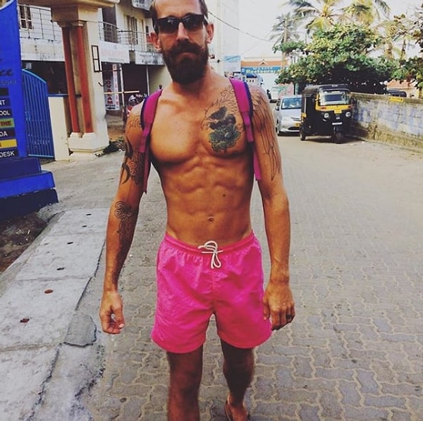 11. Носить розовые шорты в воскресенье в штате Виктория, Австралия