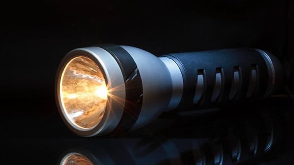 11. Карманный фонарик - лучшее оружие