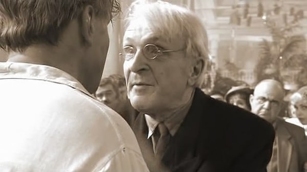 5. Станислав Ландграф (критик Латунский) скончался от сердечного приступа.