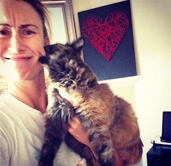 6. Иногда они любят посидеть на ручках, но только иногда, и об этом нельзя забывать