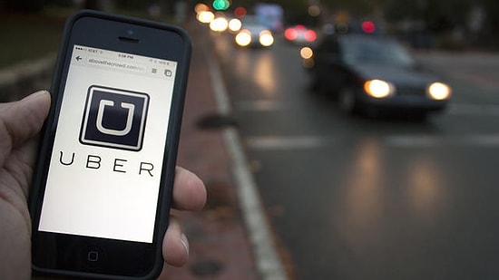 Gerilim Yükseliyor, Tehditler Havada Uçuşuyor: Müşteri Gibi Araç Çağıran Taksiciler Uber Şoförünü Dövdü