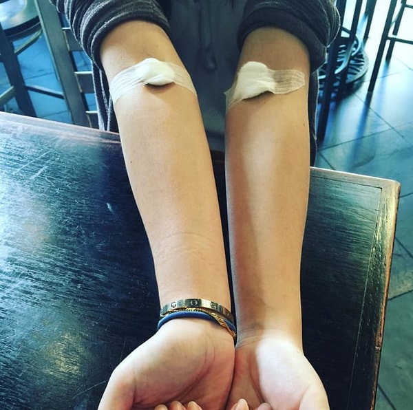 13. Иногда бывает и так, что каждый поход к врачу для контроля беременности заканчивается забором крови 😣