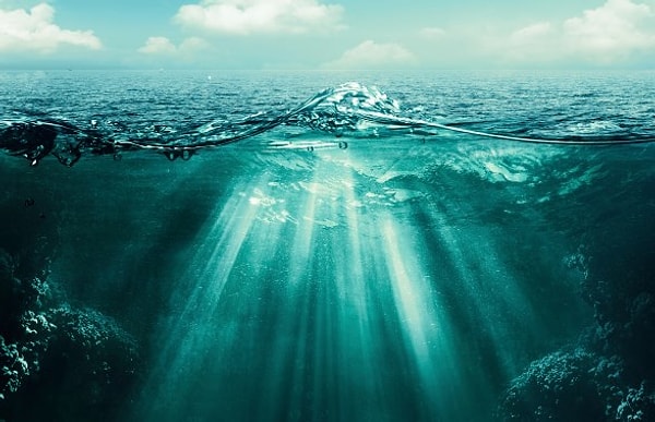 6. Самый вместительный, глубокий водоем на Земле?