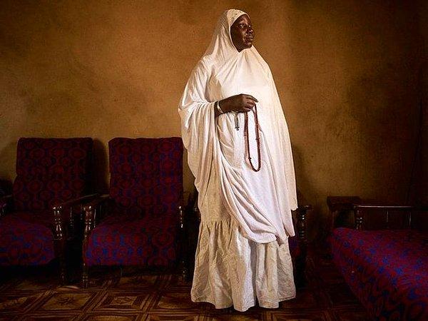 4. 64 yaşındaki Malili Houssa Nientao, yaşadığı kent Bamako'daki birkaç kadın dervişten biri.