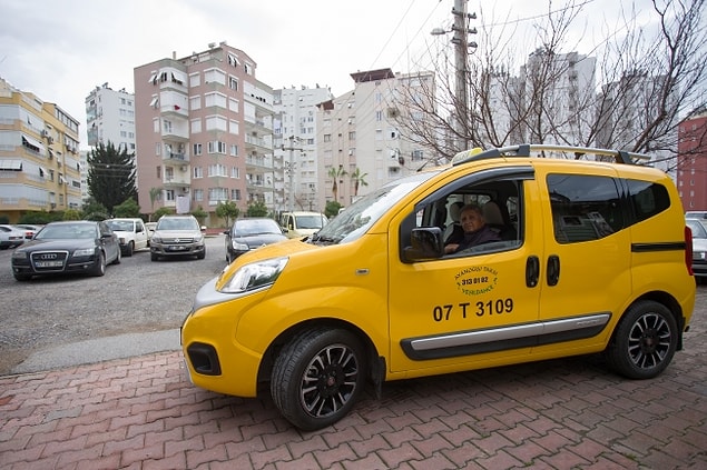 "Meslek hayatımdaki 29 yıl hep güzel geçti. Hiçbir şikayetim yok. Ara sıra tatsız olaylar oldu ama çabuk geçti. Antalya'da taksiciliğe başlayan ilk bayan benim. Vatandaşlar, beni Atatürk Caddesi'nde alkışlıyordu. Hiç kimseden de tepki görmedim."