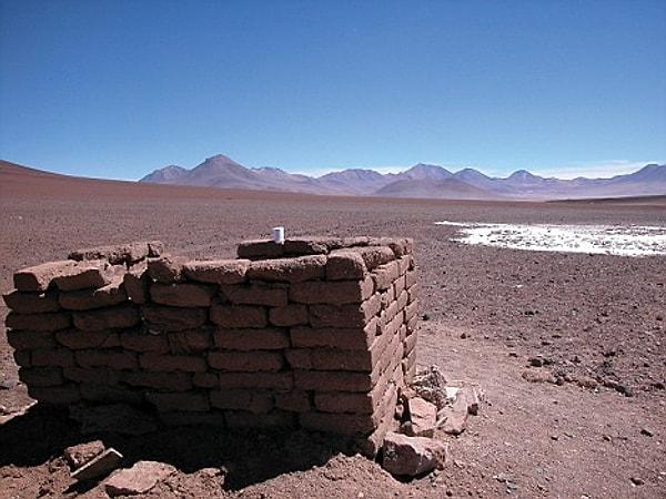 18. Güney Amerika'da And Dağları manzaralı bir tuvalet.