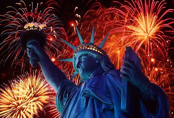 5. Какие из нижеперечисленных праздников считаются в США государственными?