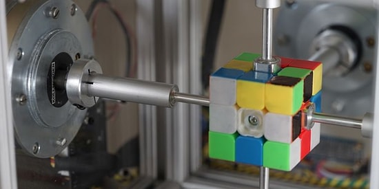 Işık Hızında Rubik Küpü Çözen Robot: 0.38 Saniye