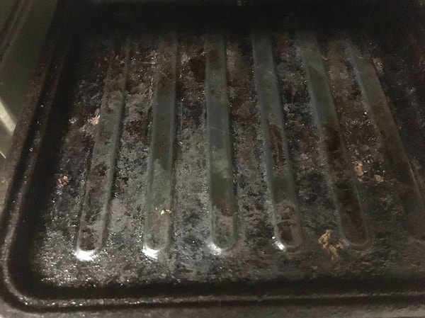 1. Как по-вашему, этот противень все еще можно привести в порядок? 😄