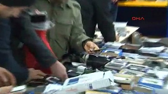 Aralarında sıfır olanlar da vardı: Akıllı cep telefonları en çok rağbet gören ürün oldu.