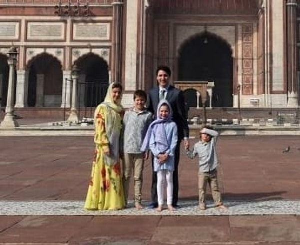 Кстати он любит прятаться 😄