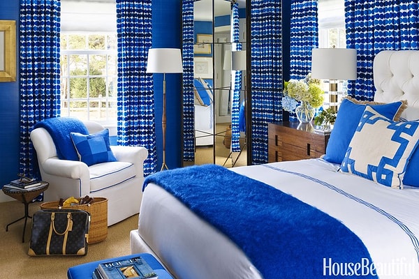 6. Спальня для любителей кобальтового синего.
