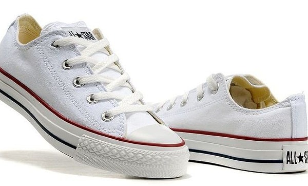 12. Какой бренд обуви выпустил линию "All Stars"?