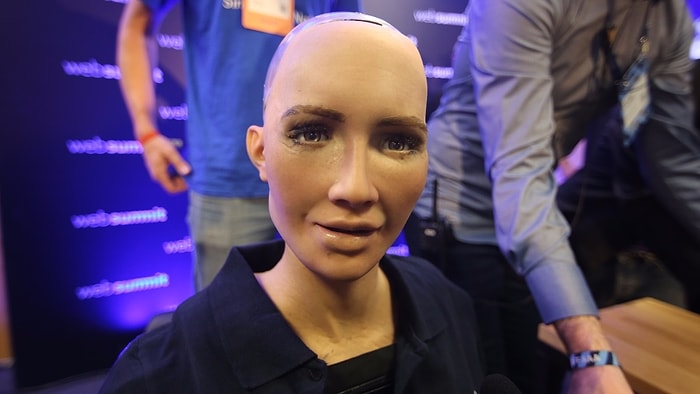 Robot Sophia'nın Tasarımcısı Bahçeli'ye Meydan Okudu: 'Eğer Siyasetçiler Cesursa, Onlarla Sohbet Etmeye Açık'