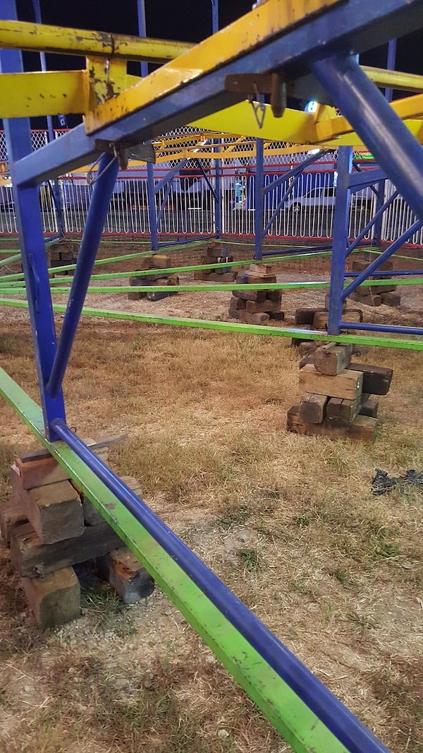 9. Никто не хочет прокатиться на таких "Веселых горках", нет? Да бросьте, выглядит же абсолютно безопасно!