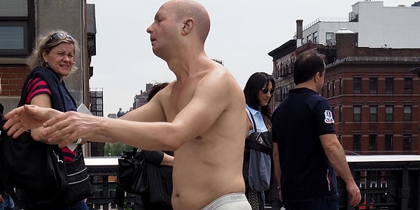 11. Вам следует разбудить лунатика