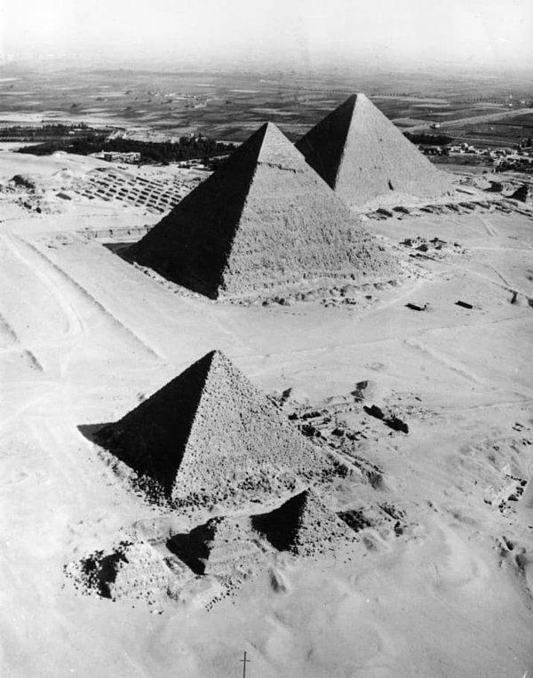 3. Kleopatra'nın yaşadığı çağ Ay'a ayak basılmasına, piramitlerin inşa edilmesine olduğundan daha yakın.