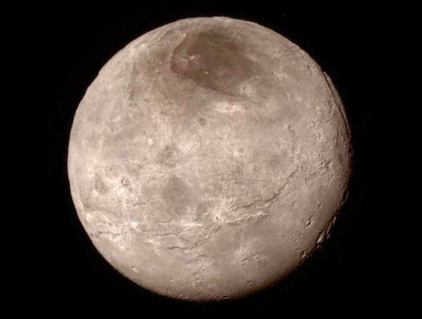 15. Plüton'un Güneş etrafında tam tur atması 248 yıl sürüyor.