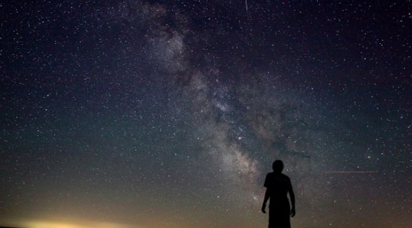 2. Можно ли одновременно наблюдать на небосводе Солнце и Луну?