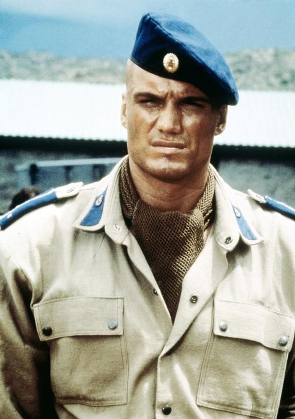 2. И снова Дольф Лундгрен в роли лейтенанта Советской армии Николая Раченко (фильм "Красный скорпион", 1988 год)