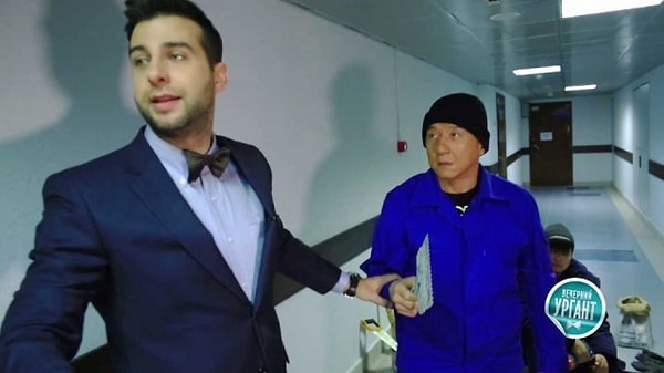 13. А Джеки Чан снялся в роли русскоговорящего гастарбайтера в шоу "Вечерний Ургант"