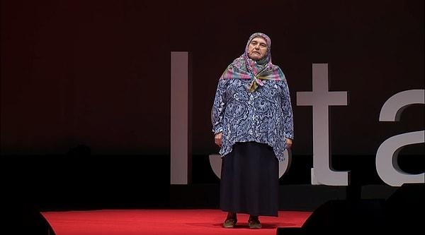 Gerçekleşeceğini hiç düşünmediği çocukluk hayali sayesinde güzel yerler gördüğünü söyleyen ve insanları çok sevdiğini her fırsatta dile getiren Gezgin Teyze, geçtiğimiz yıl TEDx İstanbul’a konuk oldu ve herkese ilham veren bir konuşma yaptı.