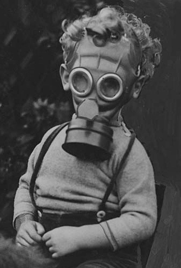 2. Almanya'nın Fransa'ya Gaz bombardımanı yaptığı vakitlerde, çoğu insan yanında gaz maskesi taşıyordu.