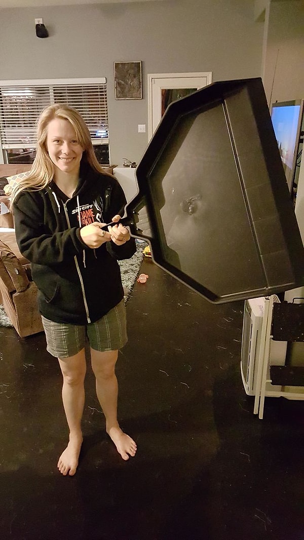 17. "Подруга заказала совок на Amazon. Теперь думаем, где к нему найти подходящую метлу"